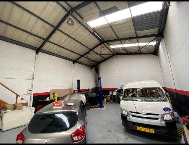 154M² WAREHOUSE FOR SALE IN KILLARNEY GARDENS